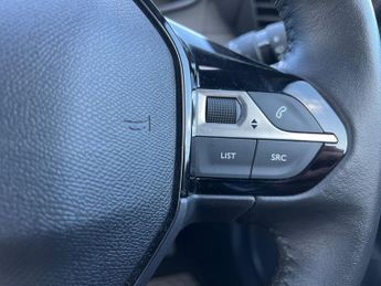 Peugeot 2008 5Dr Allure 100kW 50kWh Auto