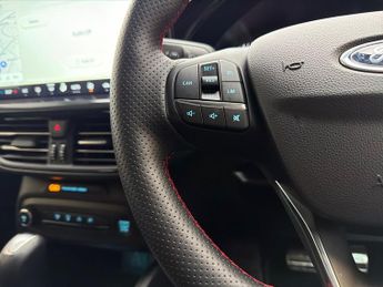 Ford Focus Estate ST-Line 1.0 MHEV 155PS Auto