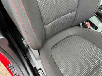 Ford Focus Estate ST-Line 1.0 MHEV 155PS Auto