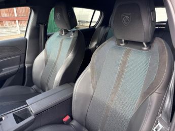 Peugeot 308 5Dr First Edition 115kW 54kWh Auto