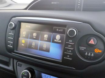 Toyota Yaris 1.5 Hybrid Y20 5dr CVT [Bi-tone]