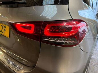 Mercedes-Benz GLA Class Mercedes GLA 180 5Dr AMG Line Premium 1.3 Auto