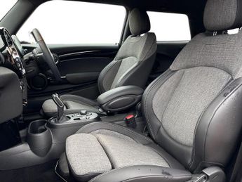 MINI HATCHBACK 135kW Cooper S Level 2 33kWh 3dr Auto