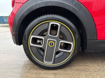 MINI HATCHBACK 135kW Cooper S Level 2 33kWh 3dr Auto