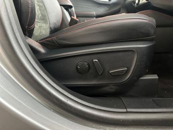 Ford Kuga 5Dr Black Package Edition 2.5 FHEV 190PS 2WD  Auto