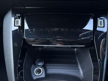 Peugeot 2008 5Dr Allure 100kW 50kWh Auto