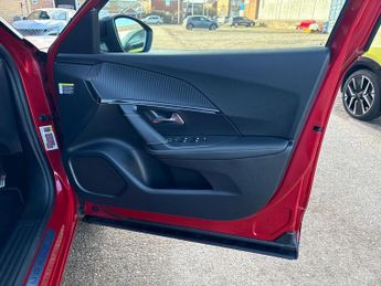 Peugeot 2008 5Dr GT 100kW 50kWh Auto