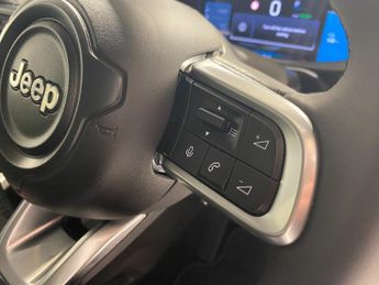 Jeep Avenger 54kWh (156PS) EV Automatic e-Summit 5dr.