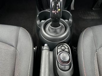 MINI HATCHBACK Cooper 5Dr Classic 1.5 Auto