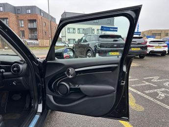 MINI HATCHBACK Cooper 5Dr Classic 1.5 Auto