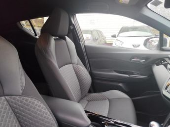 Toyota C-HR 2.0 Hybrid Design 5dr CVT