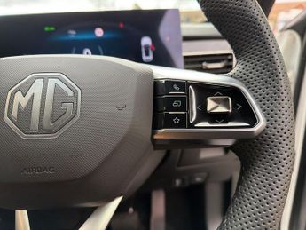 MG HS 5Dr Trophy 1.5 Auto