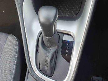 Toyota Yaris 1.5 Hybrid Design 5dr CVT
