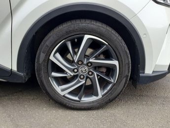 Toyota C-HR 2.0 Hybrid Dynamic 5dr CVT
