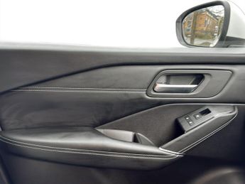 Nissan Qashqai 1.3 DiG-T MH 158 N-Connecta 5dr Xtronic