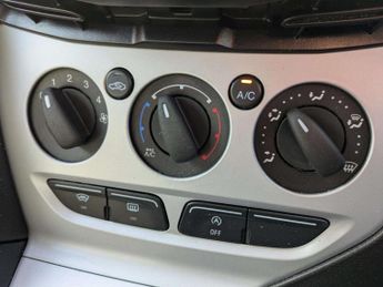 Ford Focus 1.0 EcoBoost Zetec 5dr