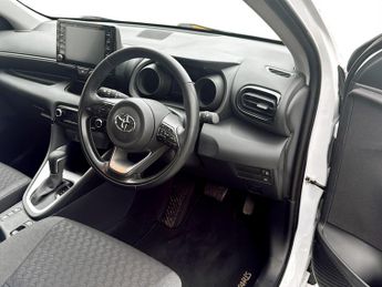 Toyota Yaris 1.5 Hybrid Design 5dr CVT