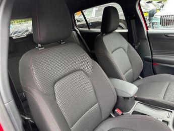 Ford Focus Estate ST-Line 1.0 MHEV 155PS Auto