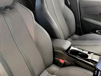 Peugeot 208 1.2 Hybrid 145 GT 5dr e-DSC6