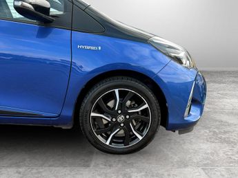 Toyota Yaris 1.5 Hybrid Blue Bi-tone 5dr CVT