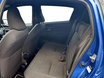 Toyota Yaris 1.5 Hybrid Blue Bi-tone 5dr CVT