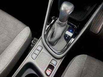 Toyota Yaris 1.5 Hybrid Design 5dr CVT