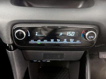 Toyota Yaris 1.5 Hybrid Design 5dr CVT