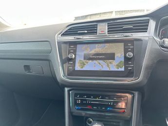 Volkswagen Tiguan VW  5Dr R-Line 2.0 TDI 4 AWD Motion Auto