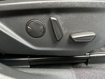 Ford Focus 5Dr ST-Line Vignale 1.0 MHEV 125PS Auto