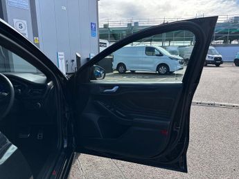 Ford Focus 5Dr ST-Line Vignale 1.0 MHEV 125PS Auto