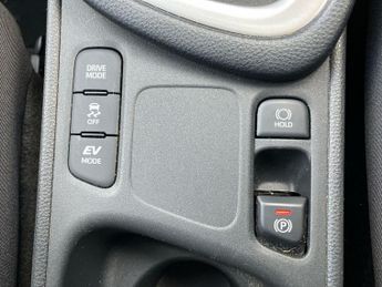 Toyota Yaris 1.5 Hybrid Design 5dr CVT