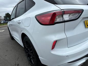 Ford Kuga 5Dr Black Package 2.5 FHEV 190PS 2WD Auto