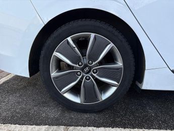 Hyundai Ioniq 1.6 GDi Hybrid Premium SE 5dr DCT