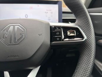 MG HS 5Dr Trophy 1.5 Hybrid + Auto