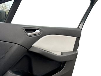 Renault Clio 1.6 E-TECH full hybrid 145 Techno 5dr Auto