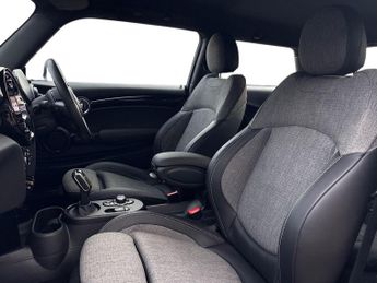 MINI HATCHBACK 135kW Cooper S Multitone Edition 33kWh 3dr Auto