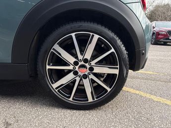 MINI HATCHBACK 135kW Cooper S Multitone Edition 33kWh 3dr Auto