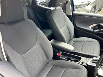 Toyota Yaris 1.5 Hybrid Design 5dr CVT