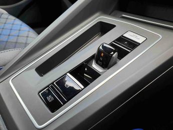 Volkswagen Golf 2.0 TSI 320 R 4Motion 5dr DSG