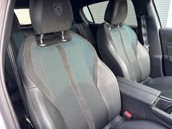 Peugeot 308 5Dr First Edition 115kW 54kWh Auto