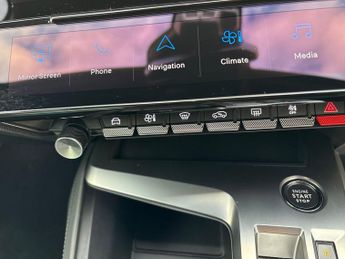Peugeot 308 5Dr First Edition 115kW 54kWh Auto
