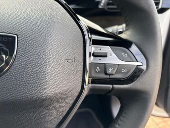 Peugeot 308 5Dr First Edition 115kW 54kWh Auto