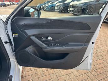 Peugeot 308 5Dr First Edition 115kW 54kWh Auto