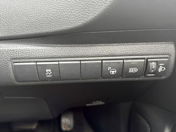 Toyota Corolla 1.8 VVT-i Hybrid Design 5dr CVT