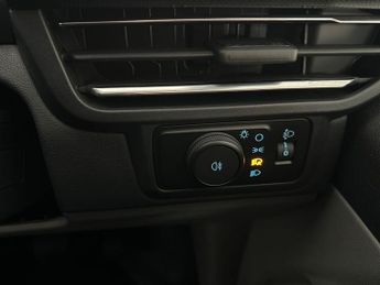 Ford Transit Custom 320 SWB Limited 65kWh 100kw / 136PS Auto