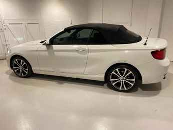 BMW 2 Series 218i (136PS) Automatic Sport NAV 2dr Convertible.