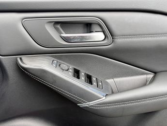 Nissan Qashqai 1.3 DiG-T MH 158 N-Connecta 5dr Xtronic