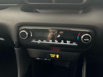Toyota Yaris 5Dr Design 1.5 Hybrid Auto
