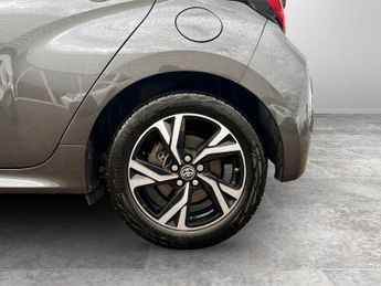 Toyota Yaris 1.5 Hybrid Design 5dr CVT