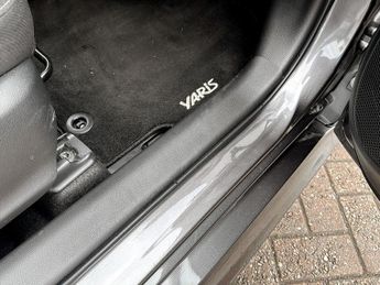 Toyota Yaris 1.5 Hybrid Design 5dr CVT